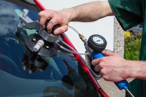 Smart guide to car window replacement and repair