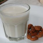 soy_milk_vs_almond-_milk_2